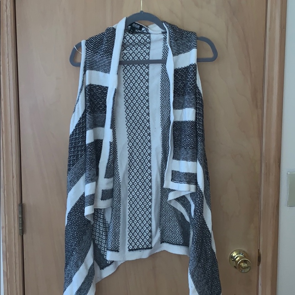 Sleeveless cardigan